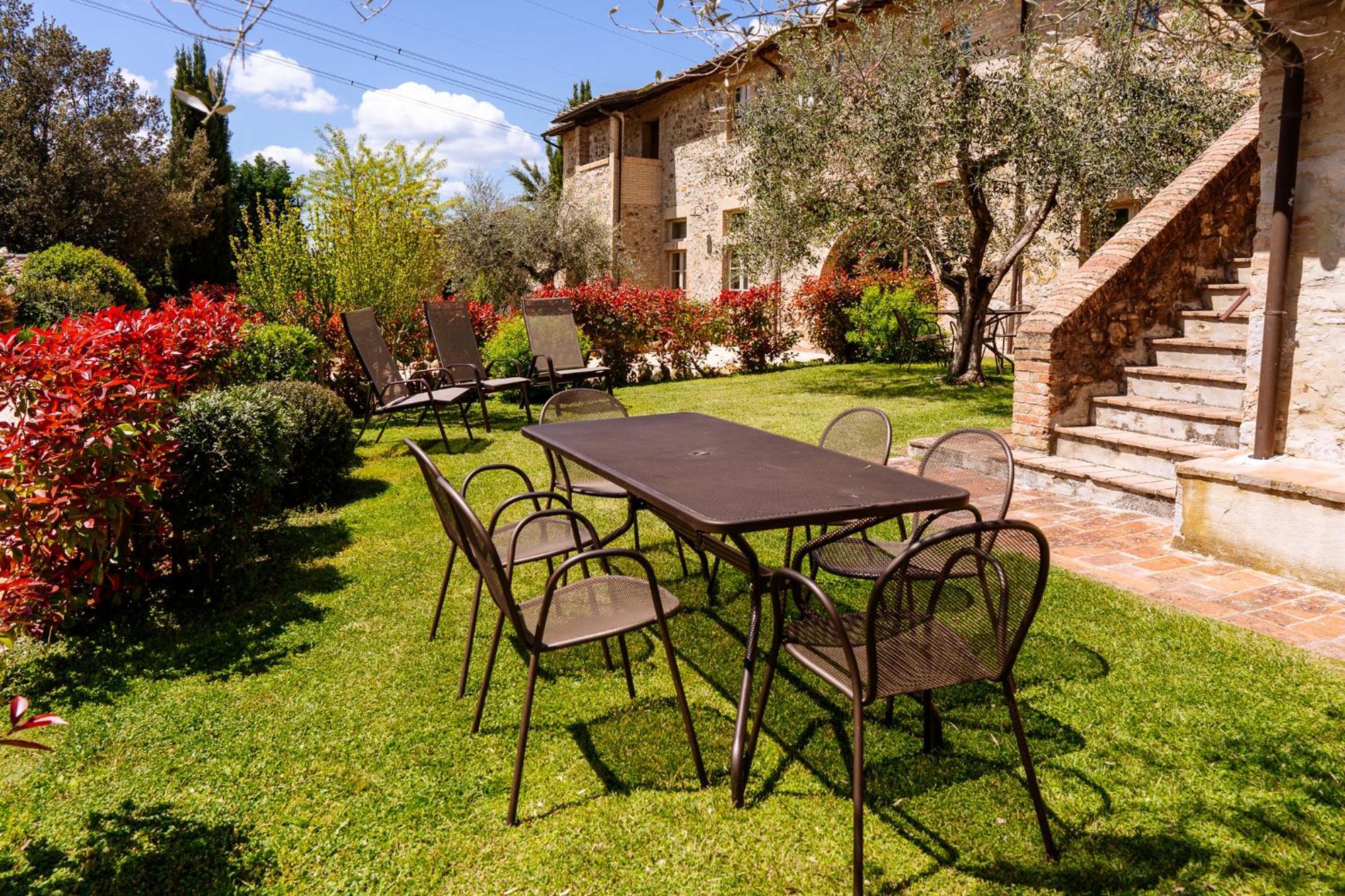 Villa Le Beringhe - Wine Pool & Relax Colle di Val d'Elsa Exterior foto