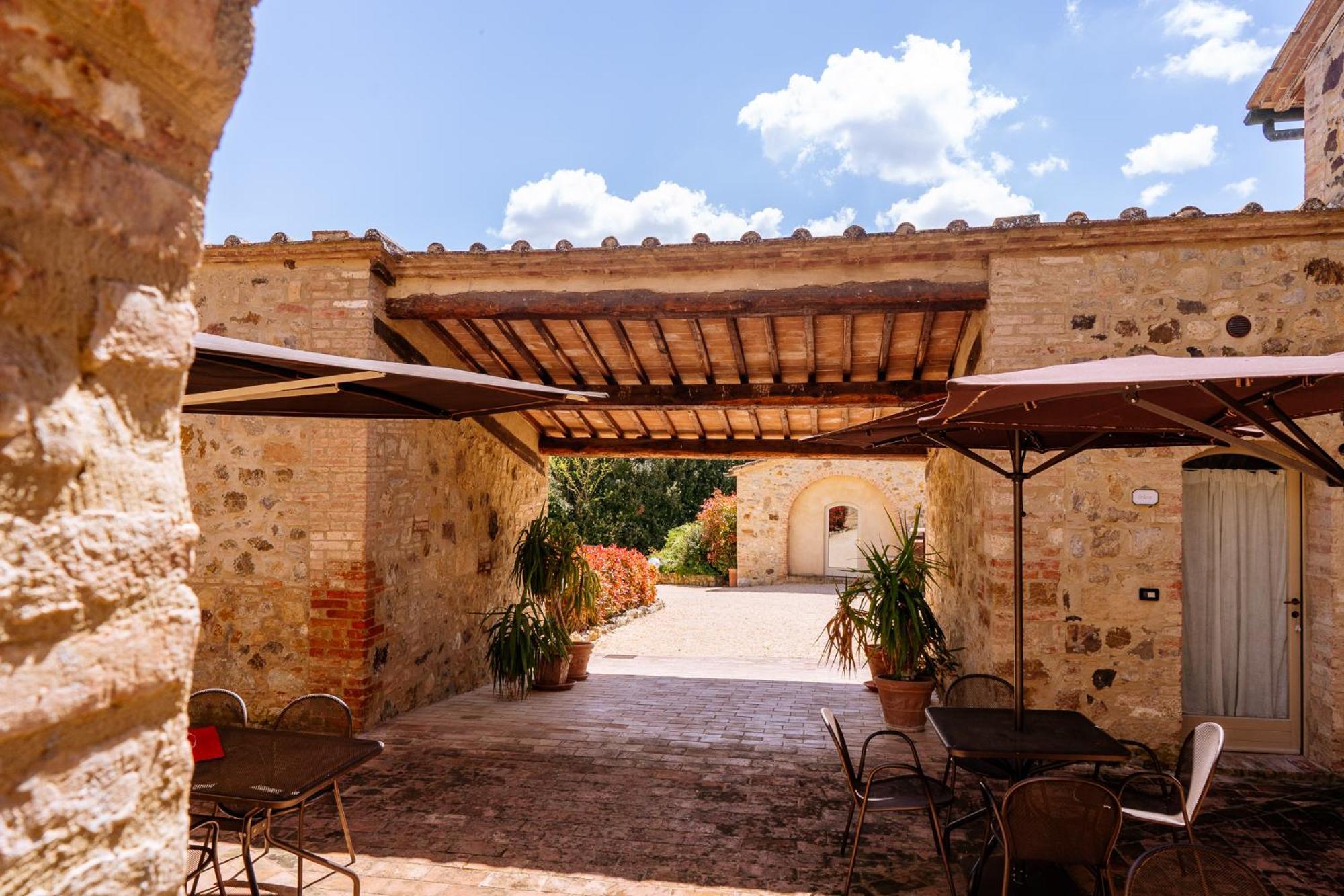 Villa Le Beringhe - Wine Pool & Relax Colle di Val d'Elsa Exterior foto